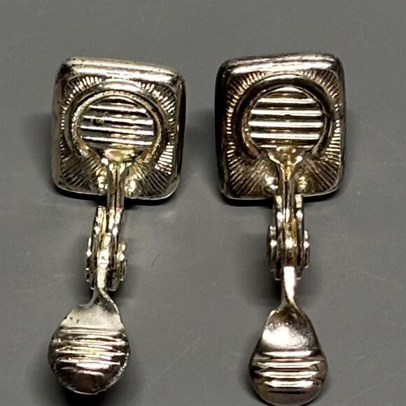 Monet Vintage Silver Tone Clip-On Earrings Black Onyx Cabochons - Picture 7 of 10